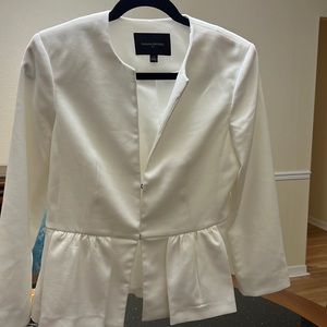 Never worn, pearl white, size 4, from banana republic, and great quality!